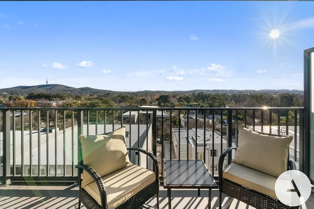 Lyneham 2બેડરૂમ Wide Skye, Elevated Black Mountain Views, and Calm Living - Low Strata Cost - Move-in Ready