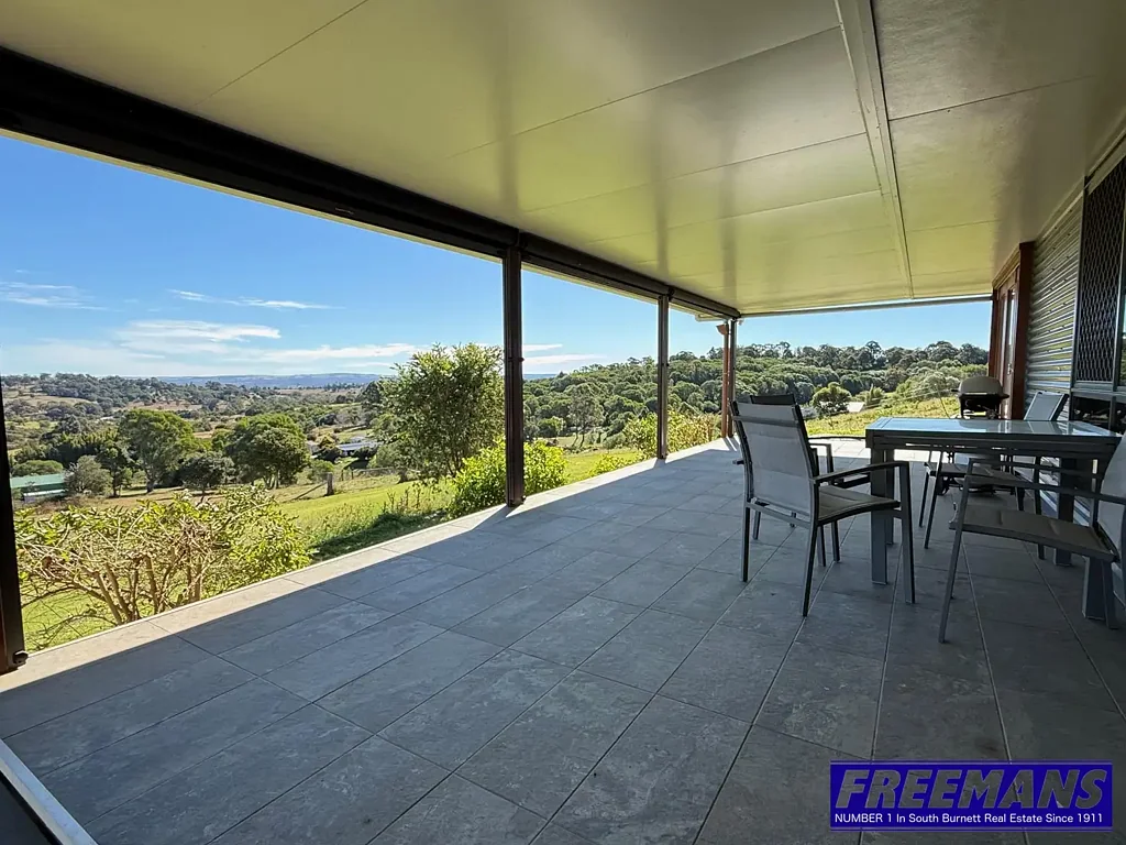 East Nanango 3部屋 Self-Sufficient Country Living - Immaculate 5-Acre Off-Grid Lifestyle Property with Sheds, Water Security & Sweeping Views