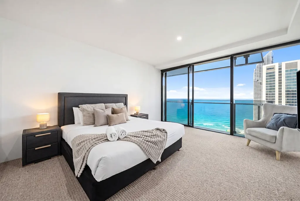 Surfers Paradise 4غرفة نوم Superior Value - Sub-Penthouse Style Sky Home with over 200sqm of Family-Sized Living