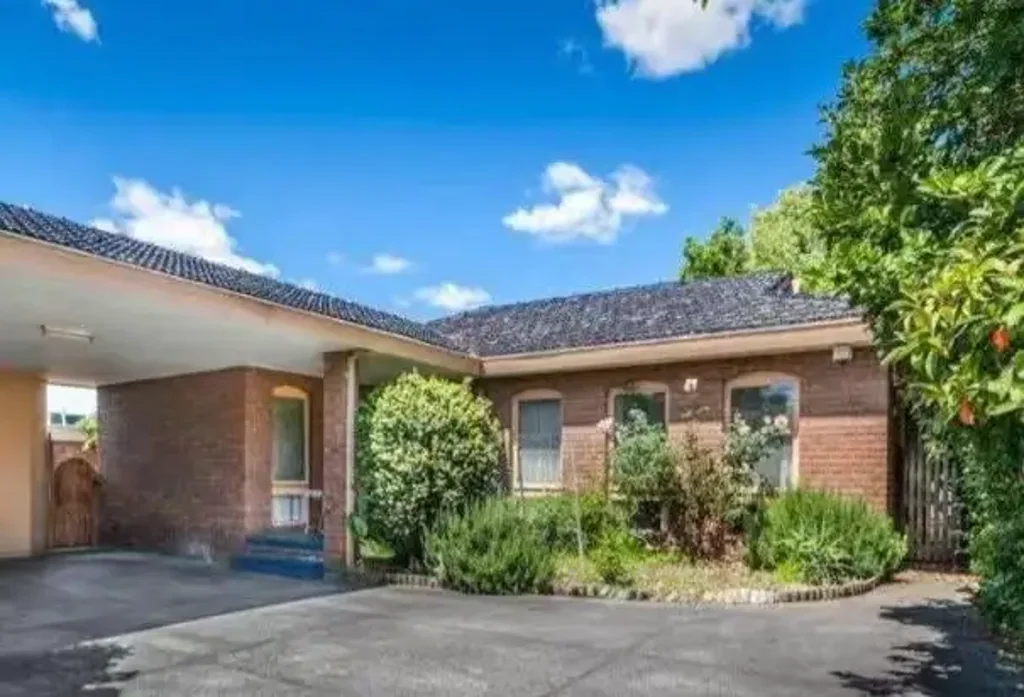 Spacious Four-Bedroom Home with Four Parking Spaces