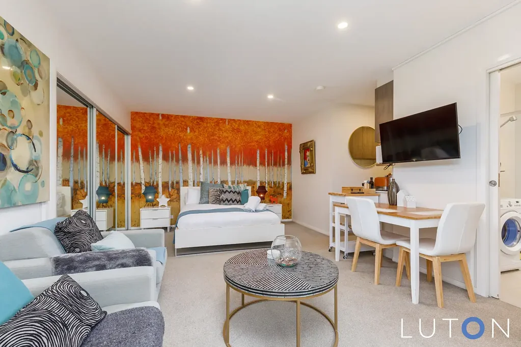 Studio, Ground floor, Fully Furnished and Equipped with Courtyard