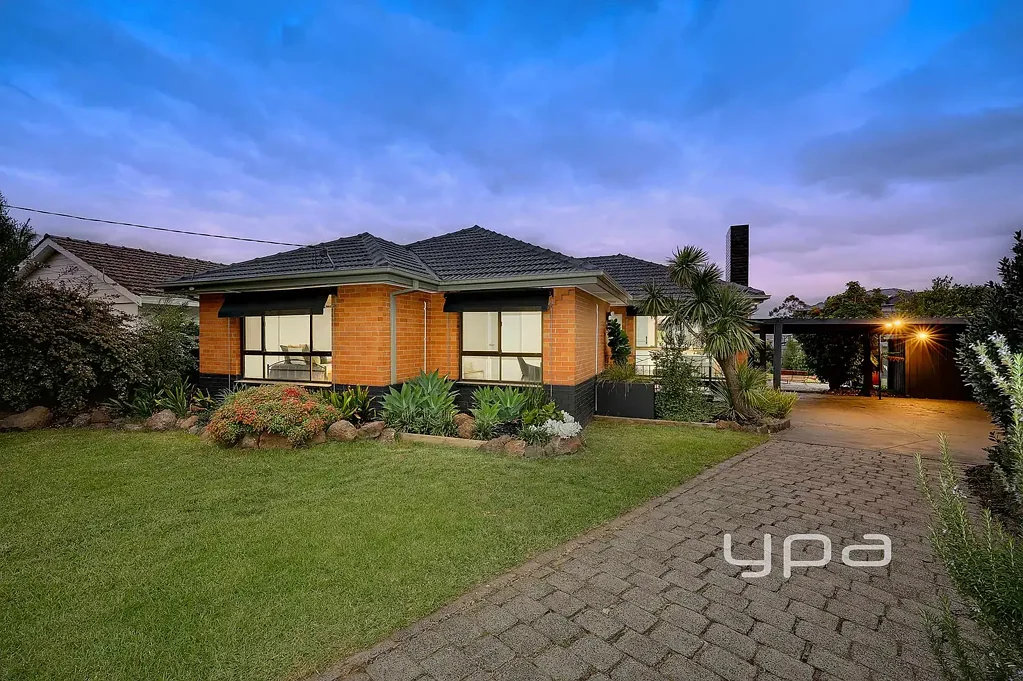 4 Douglas Court, Strathmore Heights, VIC 3041