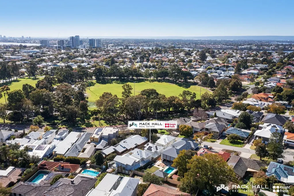 Ardross 3 Bedroom Premier location - lock and leave living at its best!