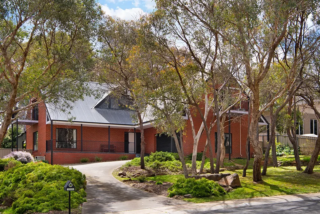 5 Lyndale Court, Flora Hill, VIC 3550