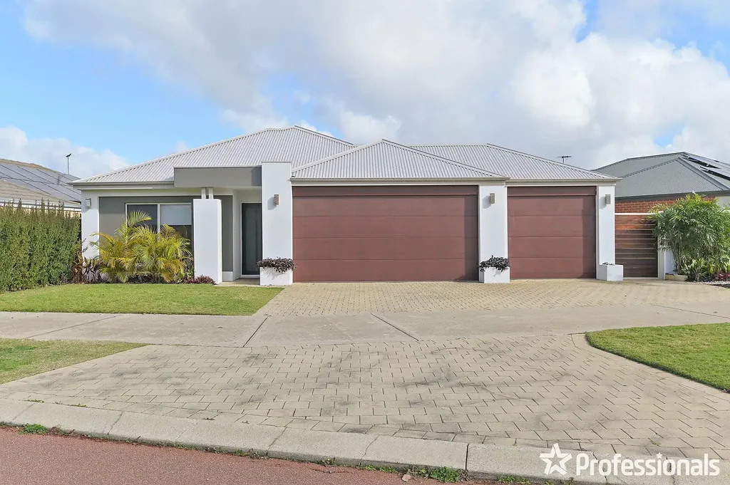 GREAT LOCATION - AMAZING FAMILY HOME.
