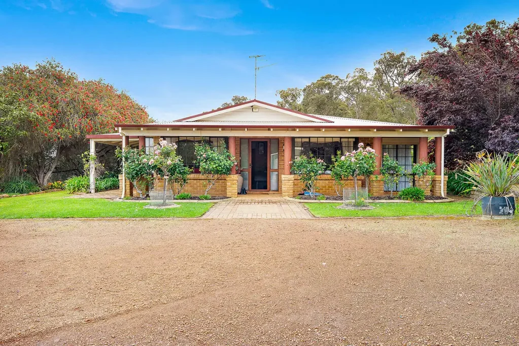 328 Albany Highway, Bedfordale, WA 6112