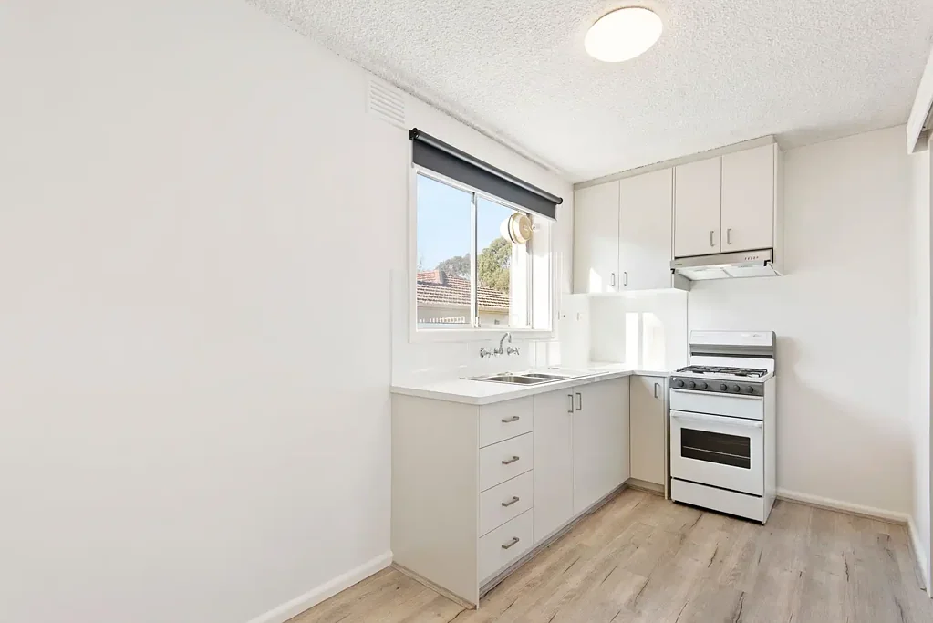 RENOVATED PERIOD-STYLE IN THE HEART OF ALPHINGTON
