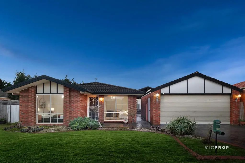 90 Bellevue Drive, Berwick, VIC 3806