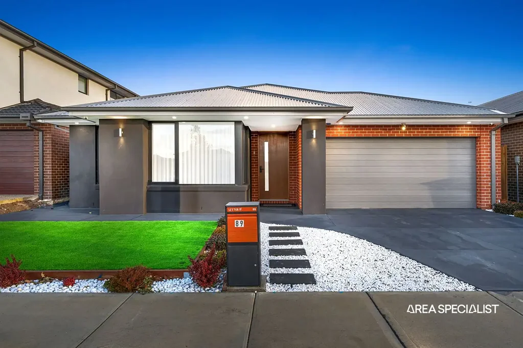FOR RENT – Contemporary Family Home in Officer!