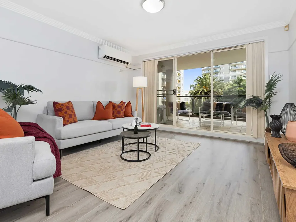 Westmead 2房 阳光充足的两卧室公寓，配备高级设施 Sunlit Two-Bedroom Apartment with Premium Amenities
