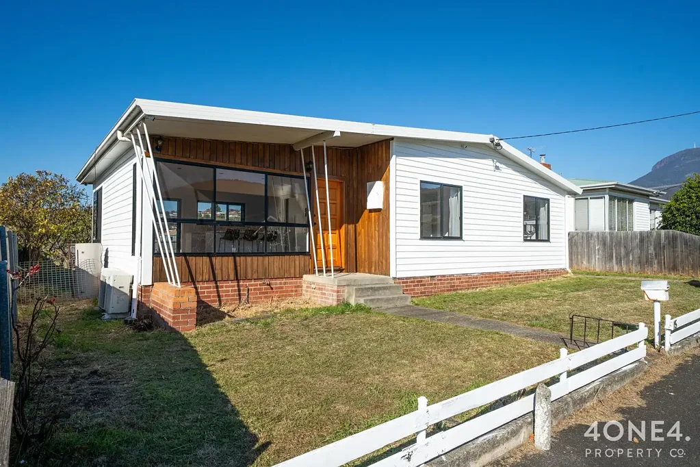 Glenorchy 3 Bedroom Peak Living at Mount View Road