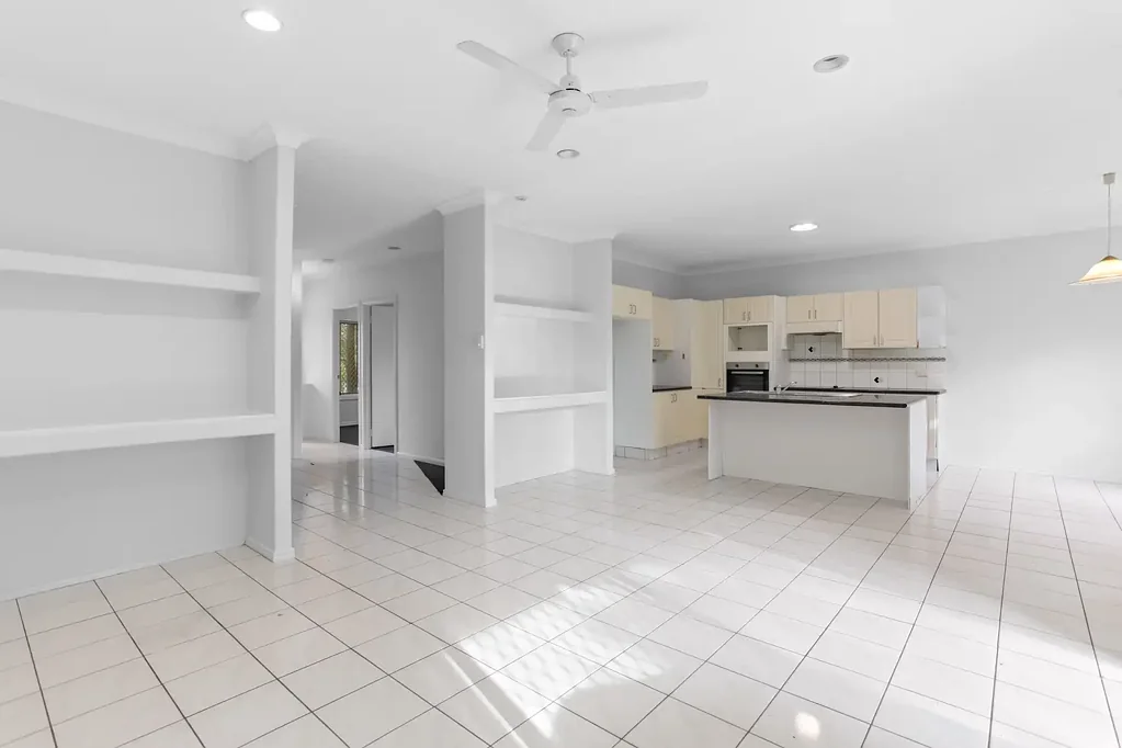 Parkwood 6Zimmer VACANT AND WILL BE SOLD! DON'T MISS OUT!