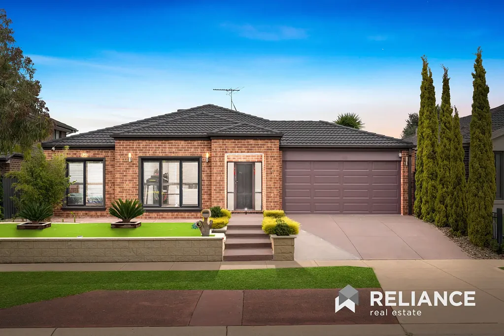 Point Cook 4कमरा Impressive Family Home on 512m² in Sought-After Location