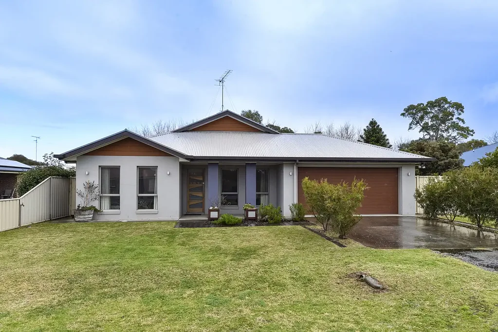 Penola 4Kwarto Expansive Family Living in Great Location