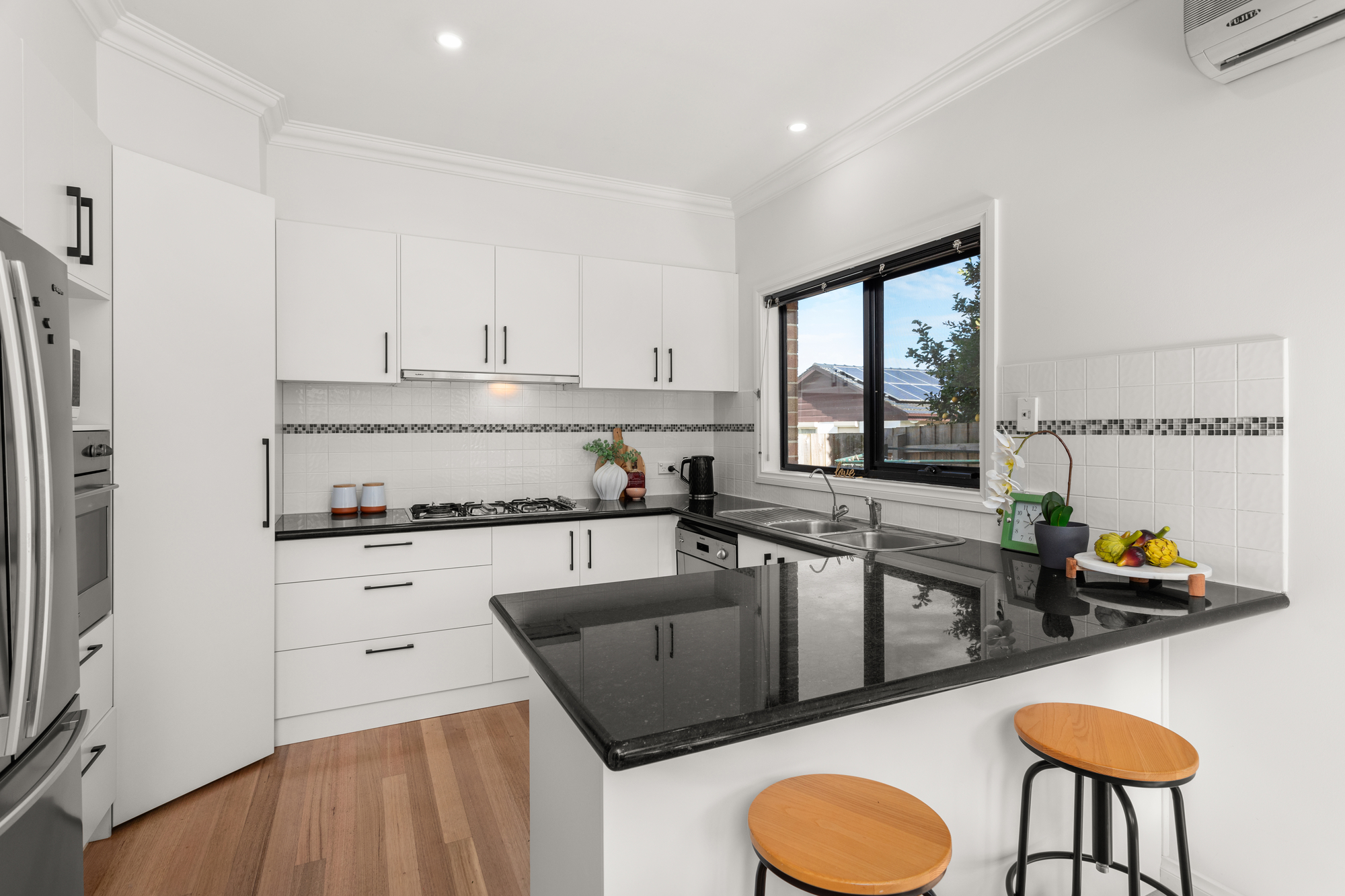 2 JACQUELINE RD, MOUNT WAVERLEY VIC 3149, 0房, 0浴, Townhouse