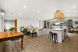 2 Willowbrook Place, Clive