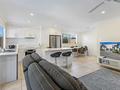 102/21 Emerald Place, Bridgeman Downs, QLD 4035, 3 Bedrooms, 2 Bathrooms, Townhouse