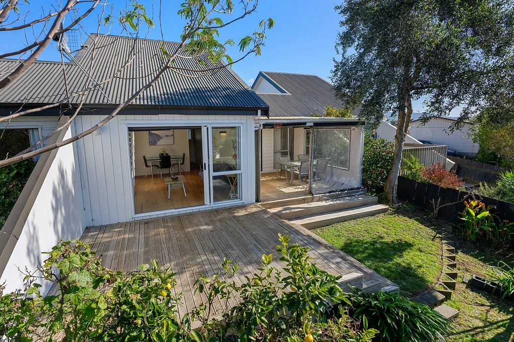 Paraparaumu 2 Bedroom A Home with a Different Point of View