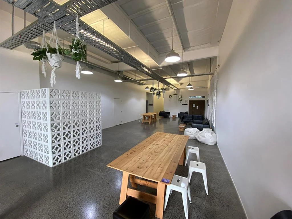 Kingsland  CBRE - Tidy Office Space on New North Road