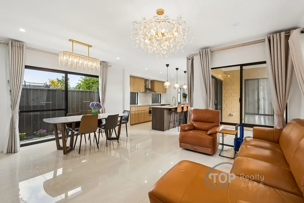 Willetton 5房  PRICED TO SELL! CIRCA 2021 BUILT GREEN TITLE STREET FACING MODERN LUXURY HOME