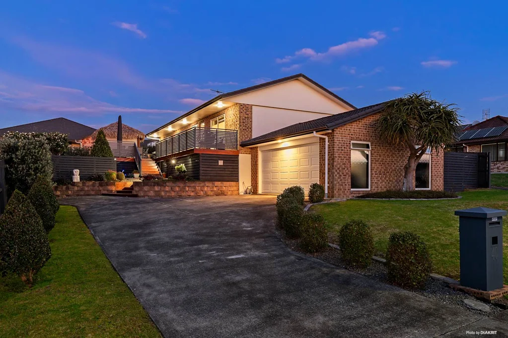 Waiuku 3 Bedroom Retreat like Style with Expansive Views
