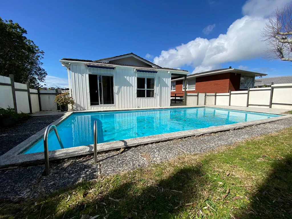 Prime Location, Pool & Top School Zones