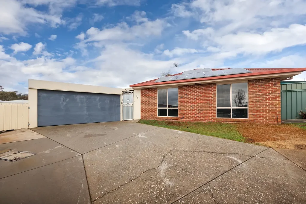 38 Lightwood Drive, Wodonga, VIC 3690