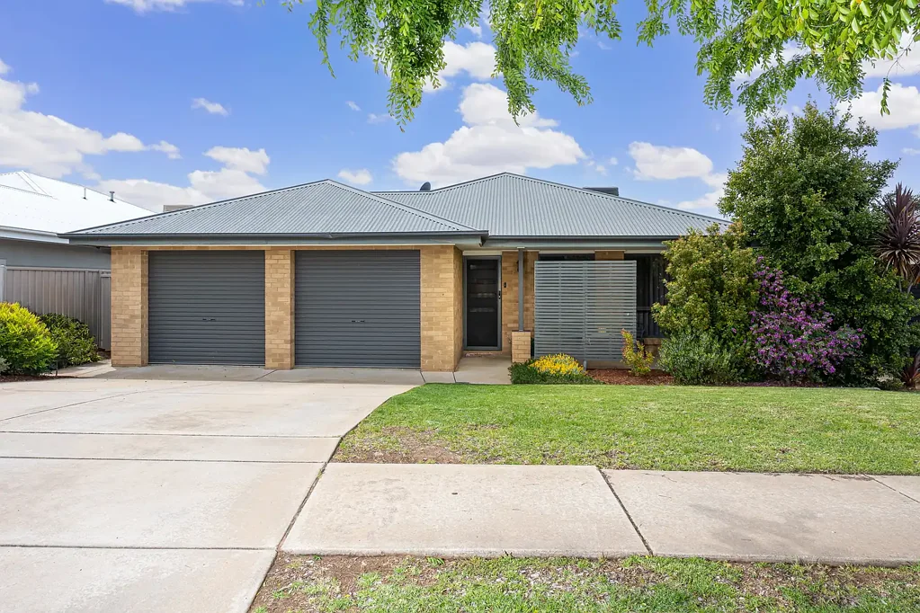 14 Bindari Avenue, Glenfield Park, NSW 2650