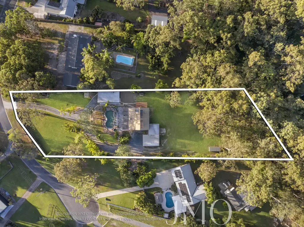 Pimpama 5غرفة نوم Renovator’s Dream with Space, Privacy & Potential on Expansive Flat Acreage Block