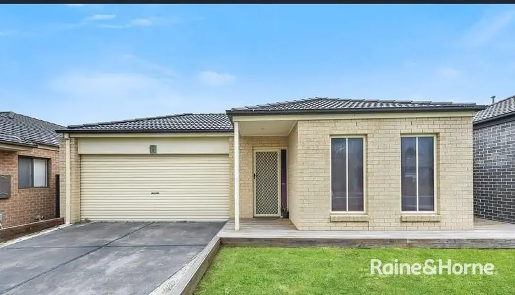 3-bedroom house in Cranbourne North!