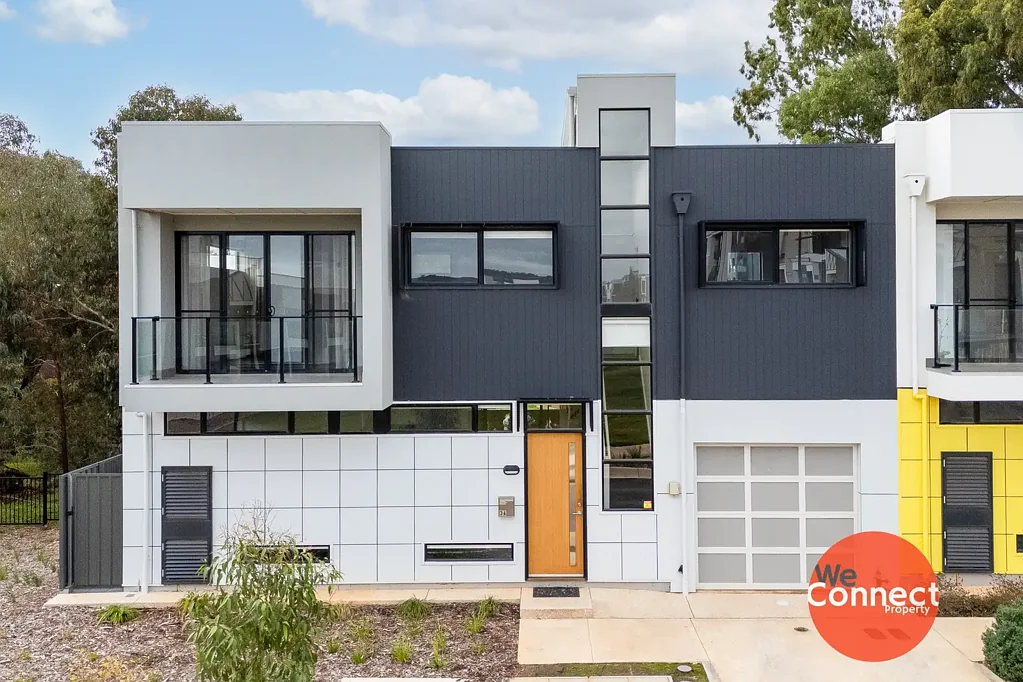 Stylish Corner Townhouse with Park Views in Thriving Tonsley