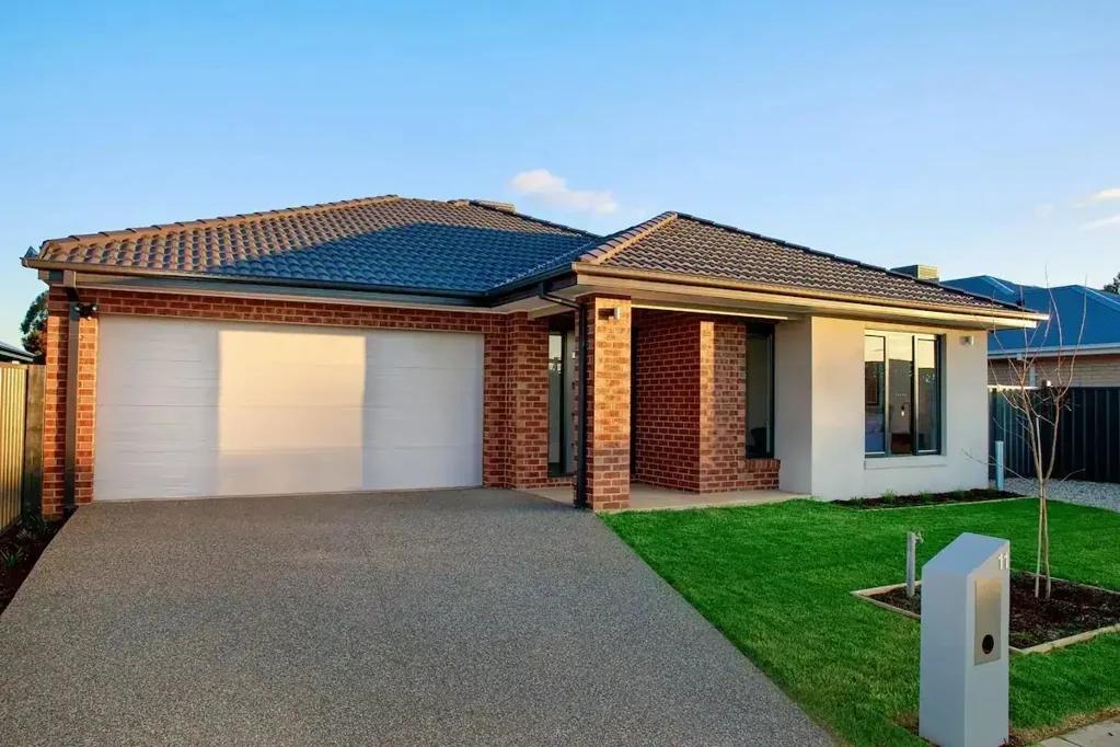 Furnished 4 Bed - 2 Bathroom Home