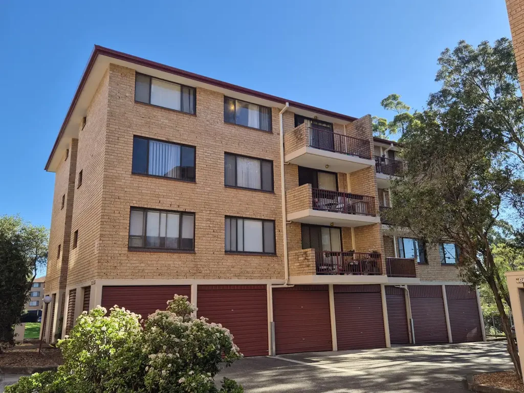 Level 1, 2 Bedroom Unit In The Perfect Location!!