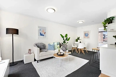 Plympton 1 Slaapkamer Hi, I'm Big on Lifestyle, Low on Maintenance...