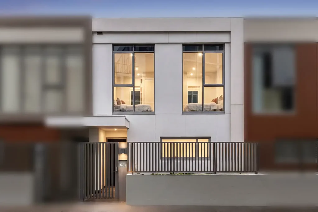 Wantirna South 3房 步行至 Westfield Knox | 低维护避风港 | 拎包入住 Walk to Westfield Knox | Low-Maintenance Sanctuary | Move-In Ready