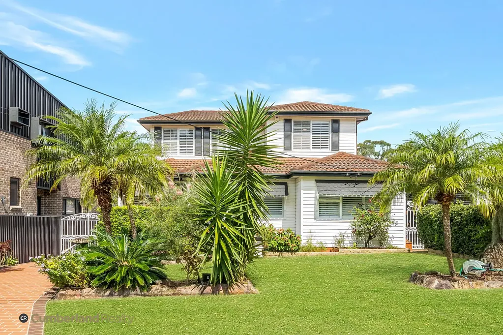 Greystanes Greystanes宽地600.7sqm 地下泳池 盐水 阳光满屋 现代厨电 多区娱乐 车库双配 Spacious Family Entertainer with inground Pool