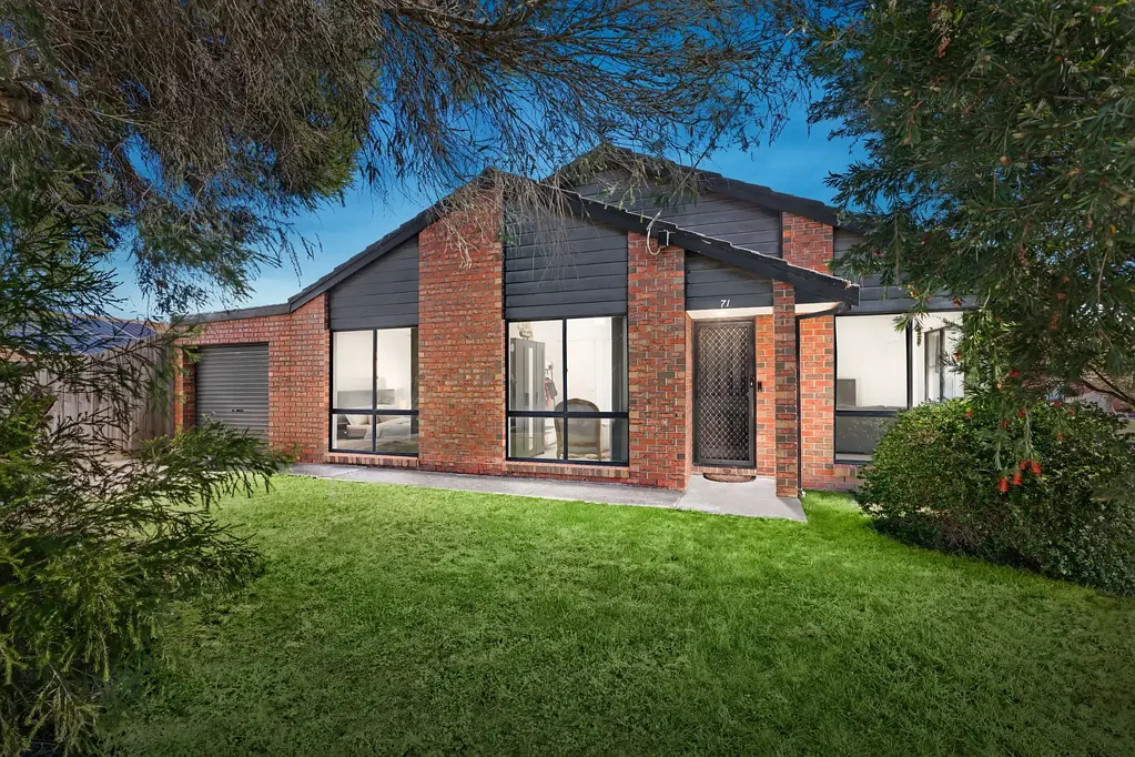 Mill Park 3房 单层、临街、步行可达一切便利设施 Single Level, Street Frontage, Walk to Everything