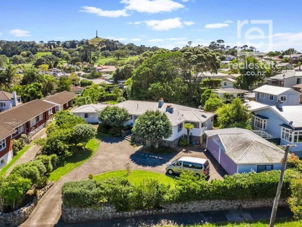 Onehunga 4Zimmer 1900m2 + RC for 12 Lot Development