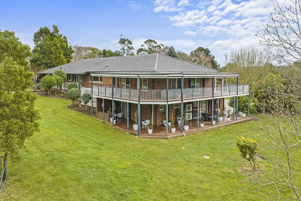 Gordon 5房  Exceptional Multi-Generational Living on 6,320m² in the Heart of Gordon