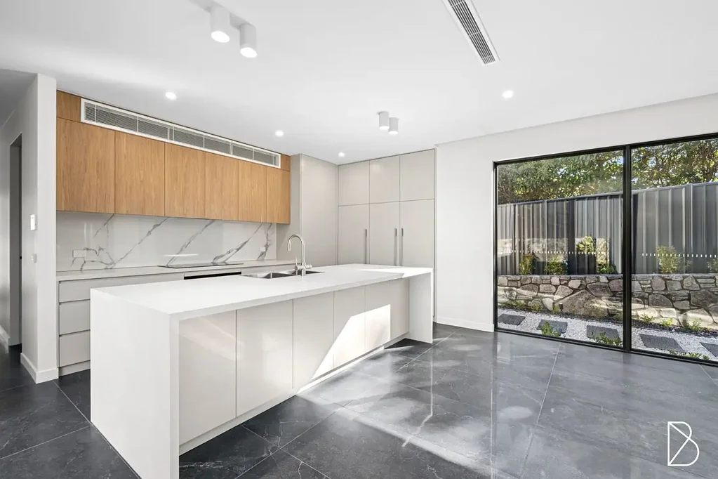 Modern Living in Prime Deakin Location