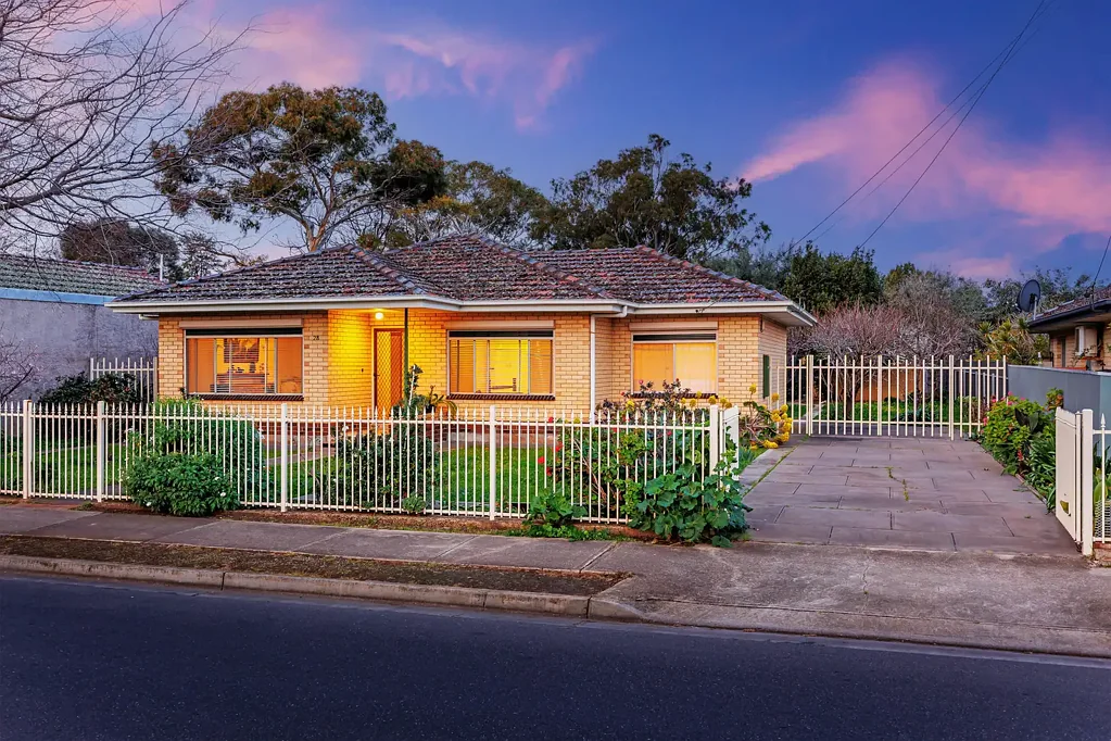 Torrensville 3房  Light-Filled Family Living with Expansive Gardens & Rare Wide Frontage