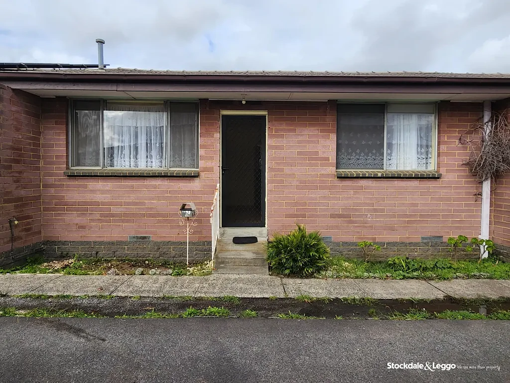 WALK TO NOBLE PARK STATION & SHOPS