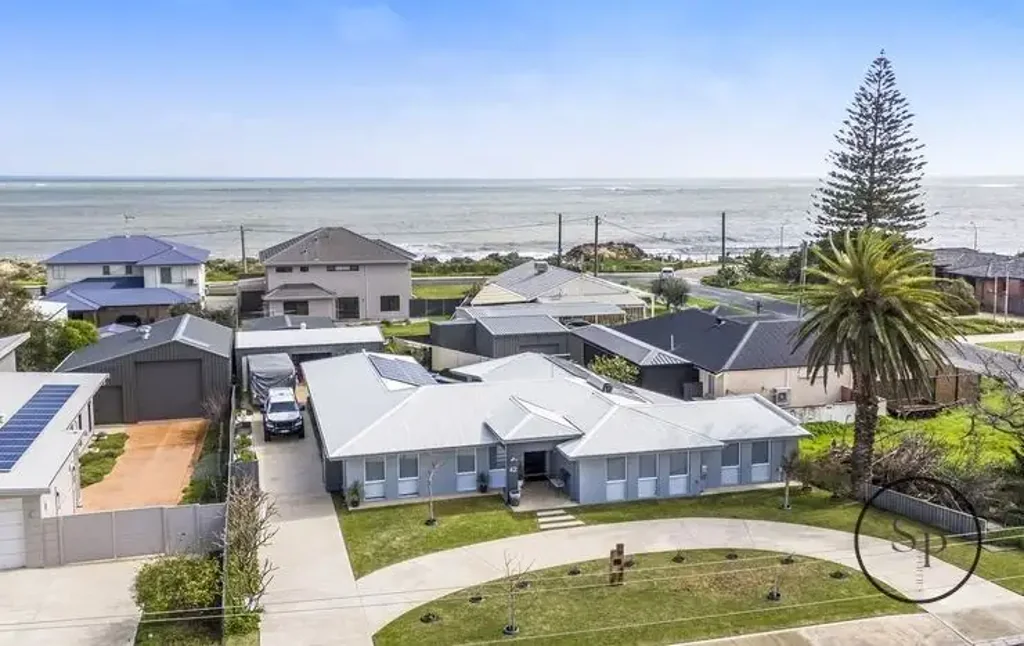 Silver Sands 4chambre SILVER SANDS Open Sunday 23th August at 11am- 11:30am