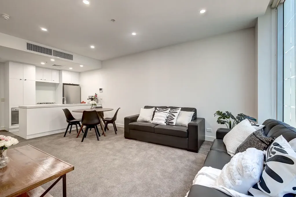 Fully Furnished! Resort-Style Amenities plus a Carpark