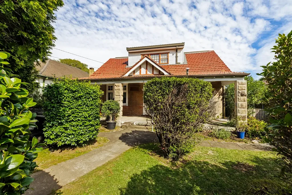 Chatswood 5Kwarto Prime Chatswood Opportunity – Full Brick Family Home on 540s