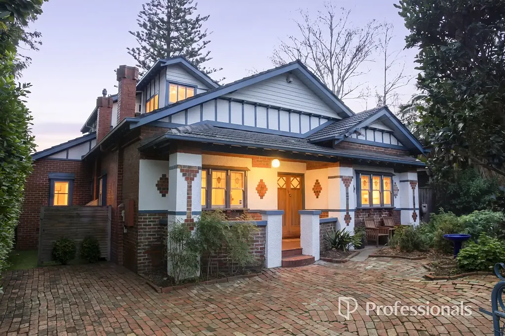 Glen Huntly 4房  Parkside Californian Bungalow with Connected Studio