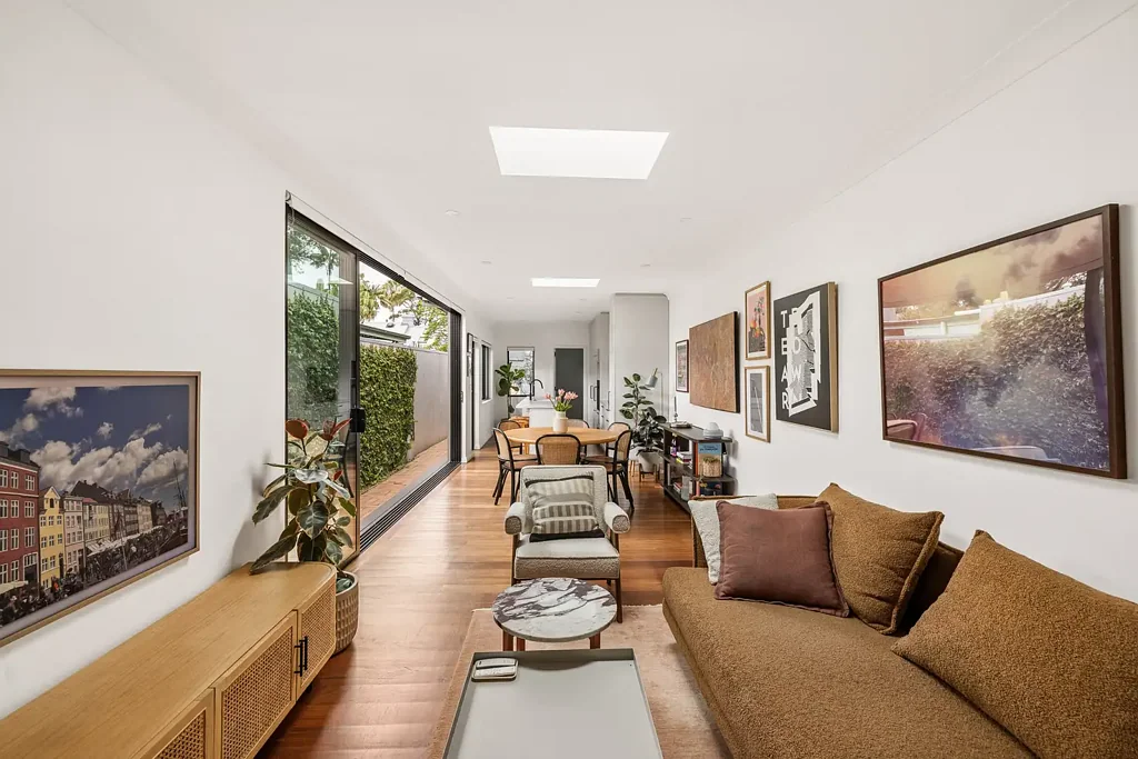Newtown 2 Slaapkamer Light-filled terrace of lush outlooks and green wall backdrops
