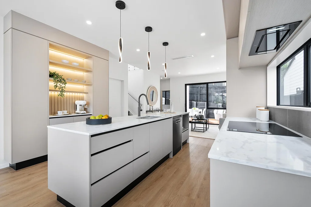 Torbay 4房  Only One Remaining | Two-Level Coastal Elegance