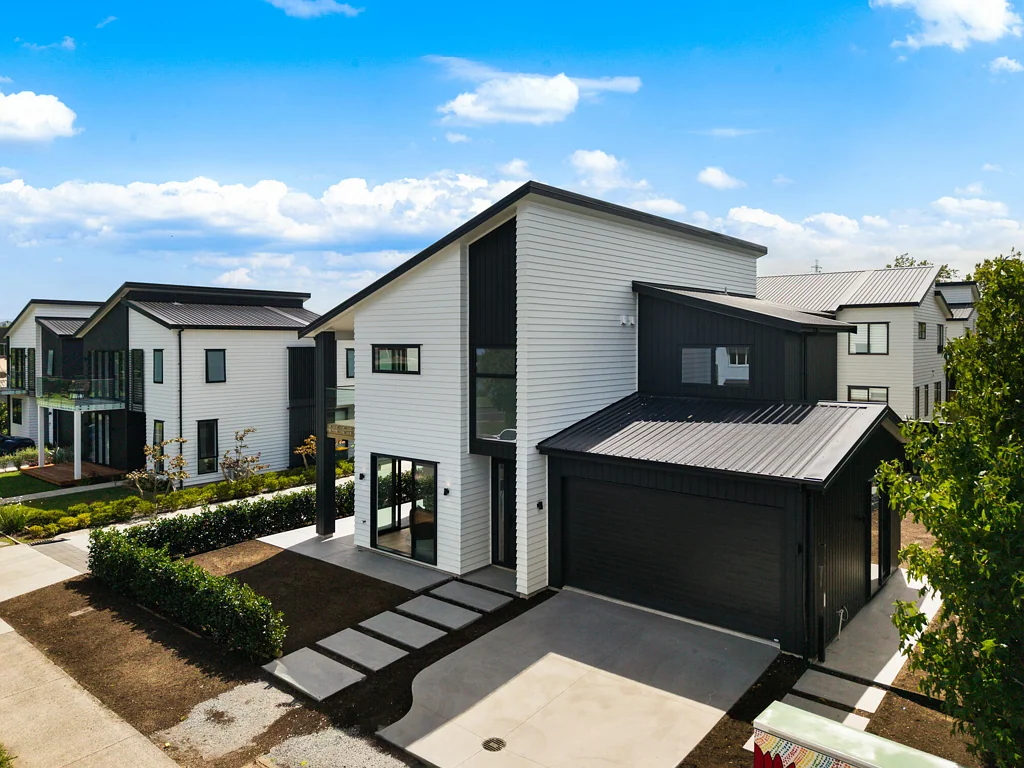 Karaka 5房  Location & Lake Views - Brand New in Karaka Lakes