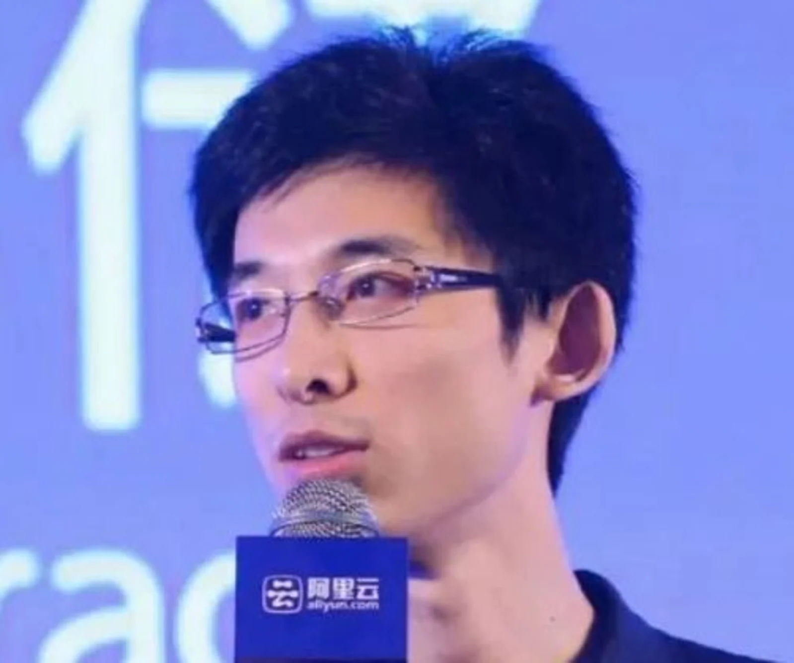15岁考进交大少年班,20岁黑掉阿里,惊动马云！如今被麻省理工评为可以改变世界的人...